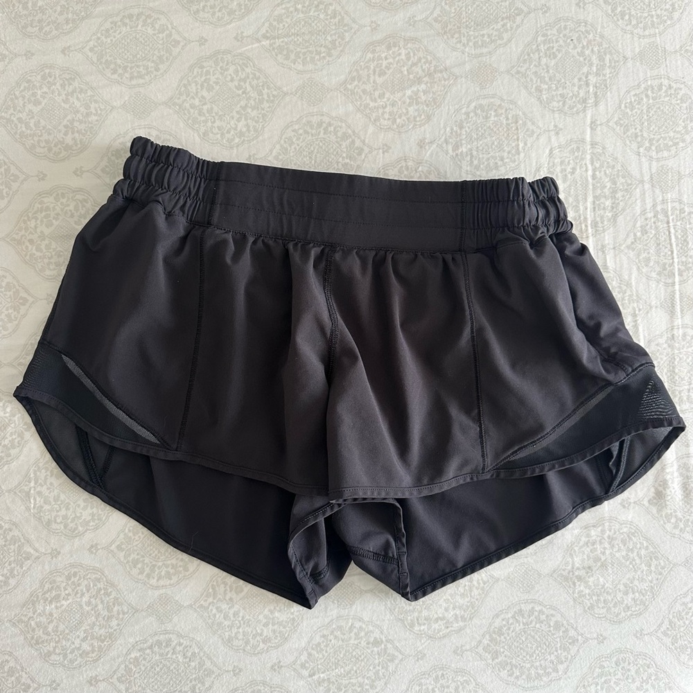 Lululemon Hotty Hot Low-Rise Lined Short 2.5”